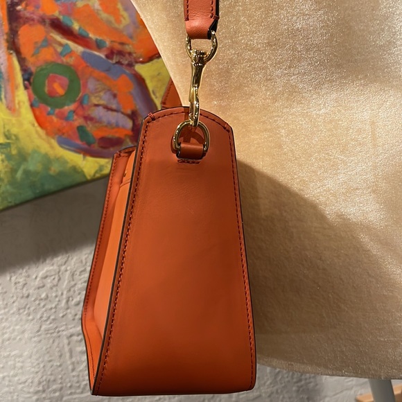 JW Anderson Anchor Logo Leather Box Crossbody Bag - Picture 5 of 17